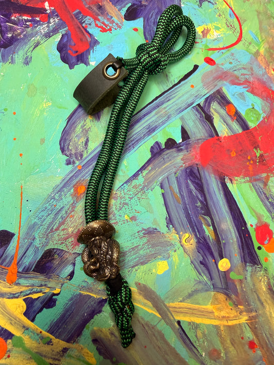 Green & Black Paracord EDC - Frameless Slingshot w/ Bandida Charm - Green Leather
