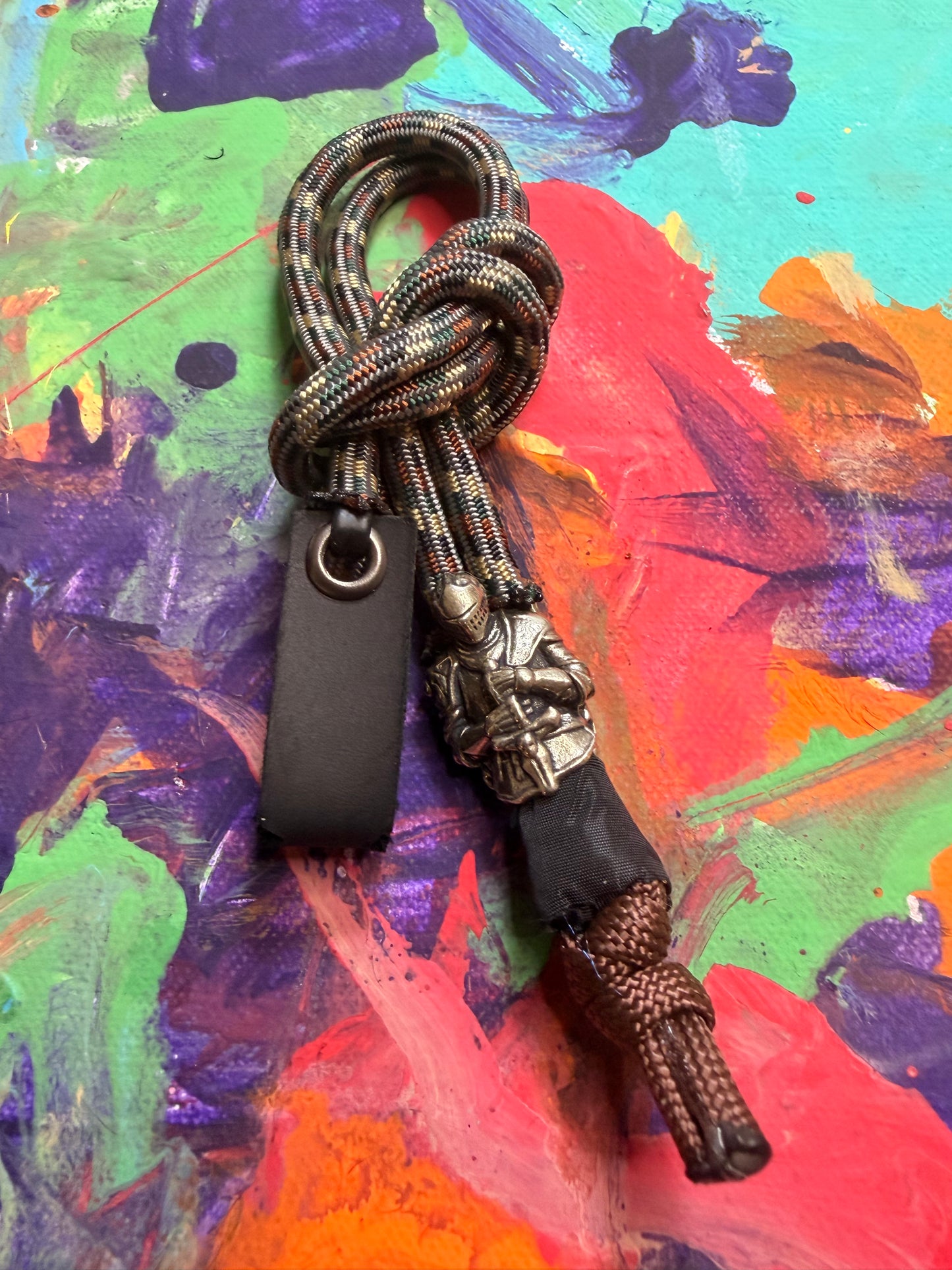 Dark Camo Paracord EDC - Frameless Slingshot w/ Knight Charm - Black Leather