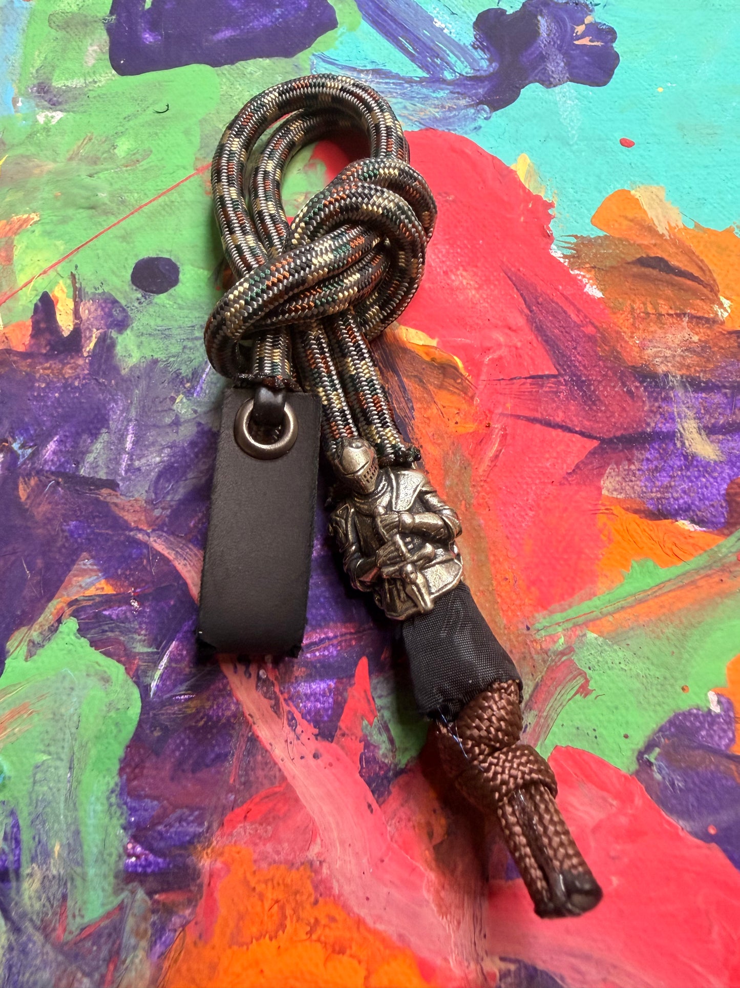 Dark Camo Paracord EDC - Frameless Slingshot w/ Knight Charm - Black Leather