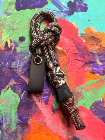 Dark Camo Paracord EDC - Frameless Slingshot w/ Knight Charm - Black Leather