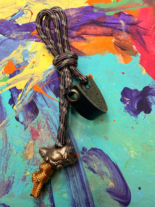 Dark Camo Paracord EDC - Frameless Slingshot w/ Chameleon Charm - Green Leather