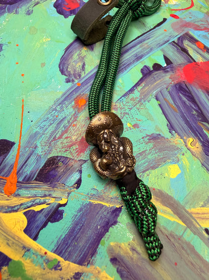 Green & Black Paracord EDC - Frameless Slingshot w/ Bandida Charm - Green Leather