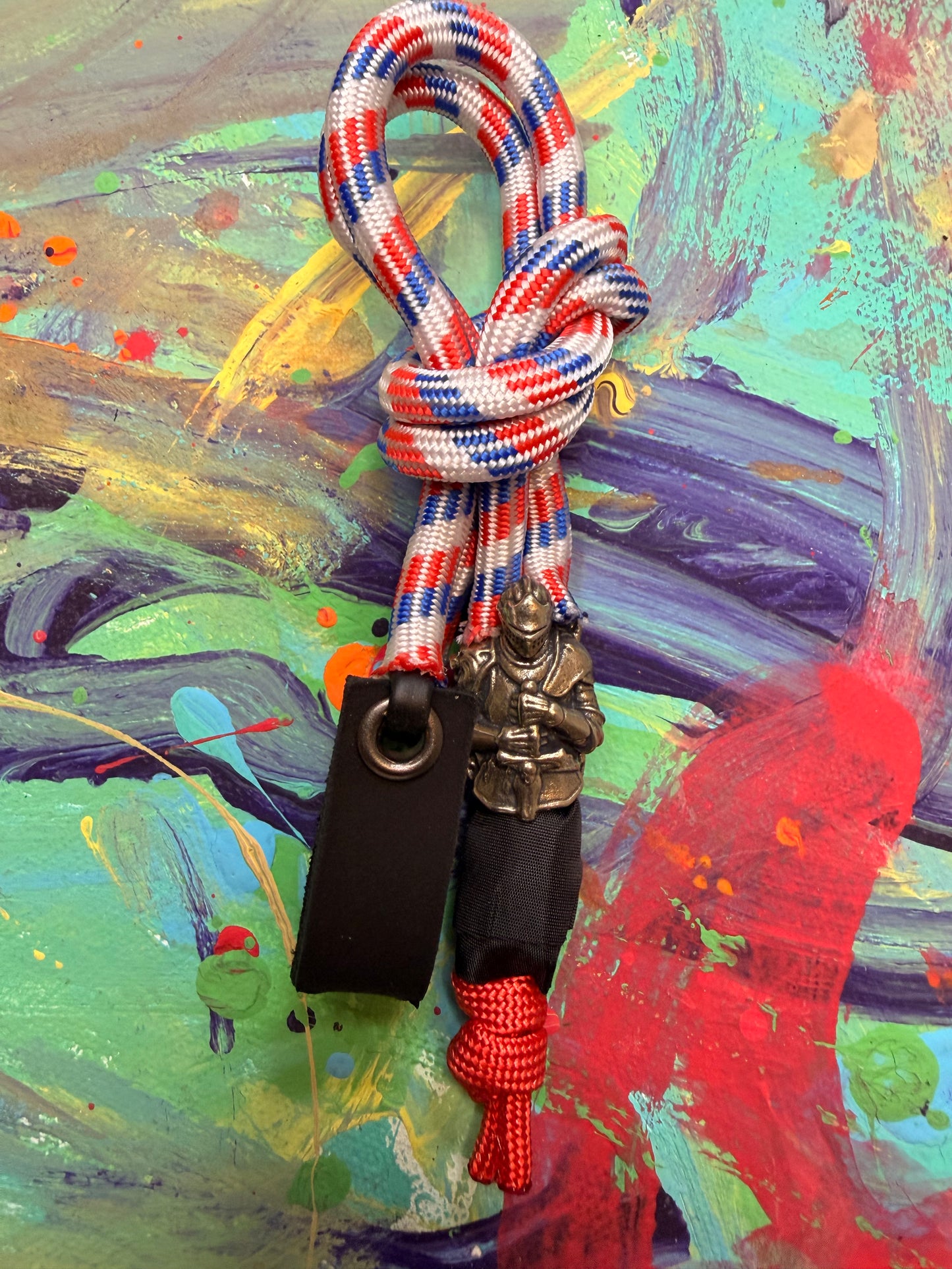 USA Paracord EDC - Frameless Slingshot w/ Knight Charm - Black Leather